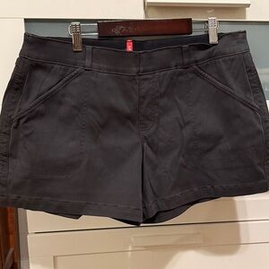 Spanx Black pull on Stretch Shorts NWOT